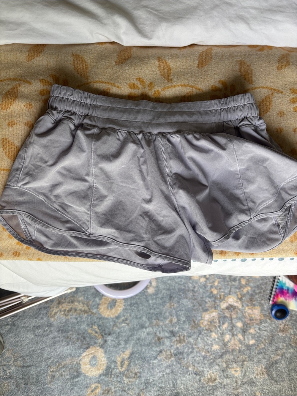 lululemon athletica hotty hot 2.5 shorts